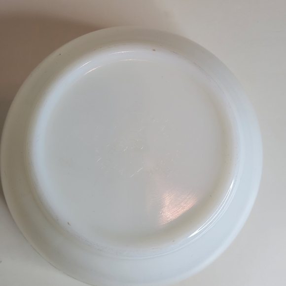 Pyrex Vintage 1960s White Verde 1½ QT bowl - Picture 5 of 8